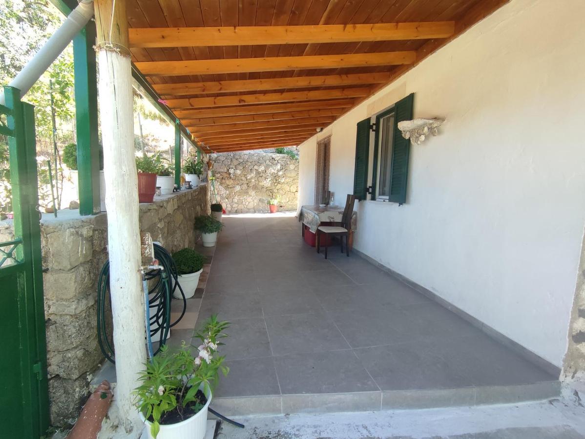 Πέτρινο Σπίτι Hotell Lazaráta Eksteriør bilde